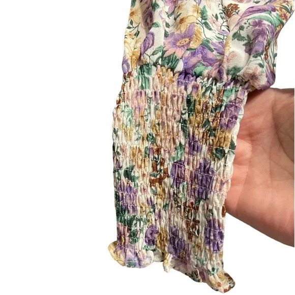 Papaya floral top size large floral pattern and deep V Neck - Picture 4 of 8